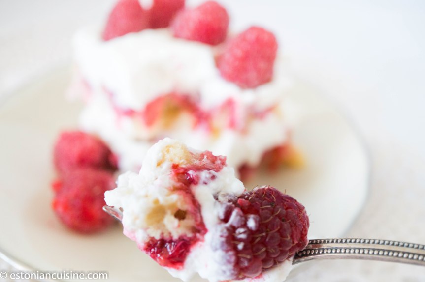 kodujuustu vaarikakook1(18)